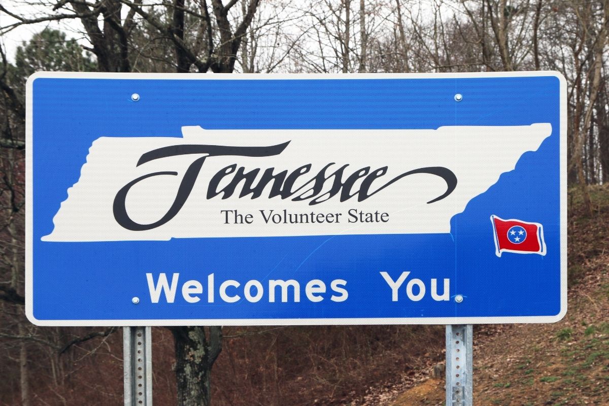 A welcome sign to the state of Tennessee