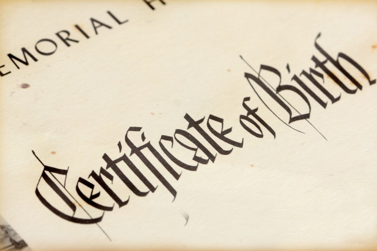An old and yellowed certificate of birth.